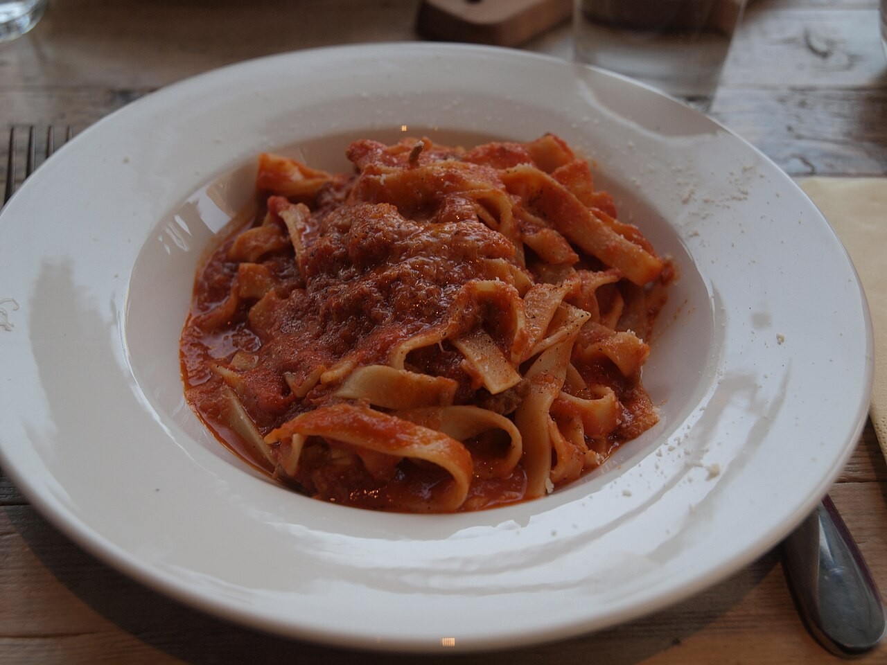 Tagliatelle Bolognese สไตล์อิตาลีเหนือ